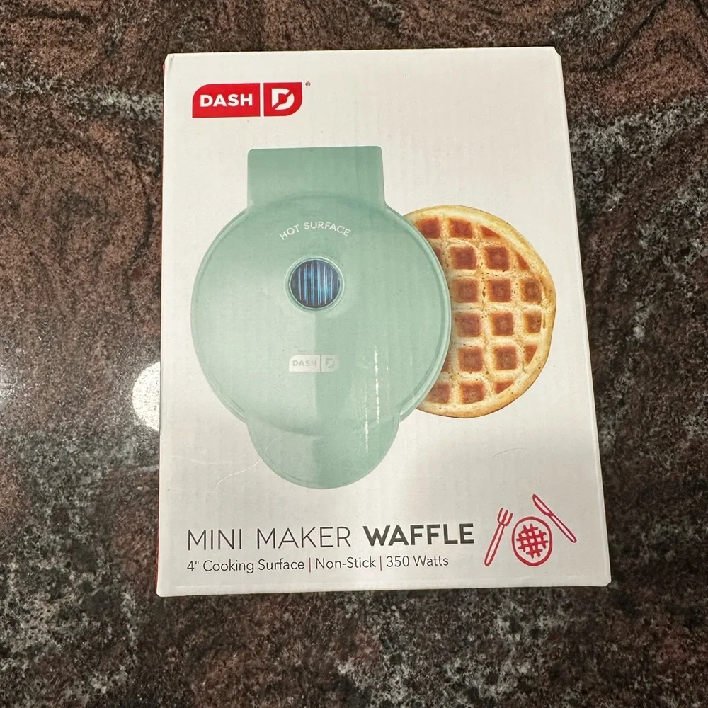 NWT Dash mini waffle maker
